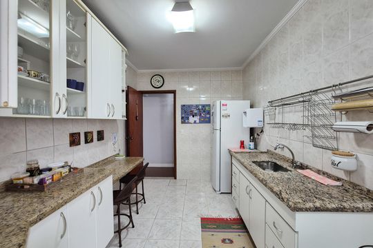 Cozinha  de apartamento à venda com 3 quartos, 107m² em Jardim Chácara Inglesa, São Bernardo do Campo