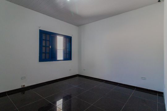 Edícula - Quarto de casa para alugar com 8 quartos, 300m² em Matriz, Mauá