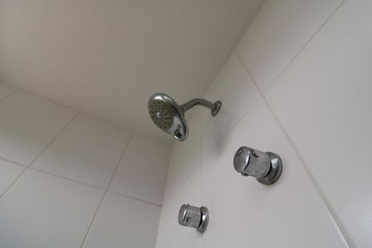 Banheiro de kitnet/studio à venda com 1 quarto, 36m² em Parque Independencia, São Paulo