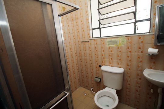 Banheiro Social de casa à venda com 3 quartos, 70m² em Vaz Lobo, Rio de Janeiro