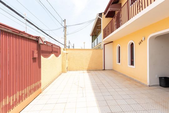 Garagem de casa à venda com 4 quartos, 250m² em Jardim Eulina, Campinas