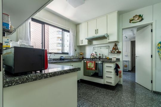 Cozinha de apartamento à venda com 4 quartos, 229m² em Brooklin, São Paulo