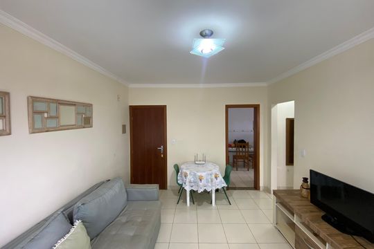 Sala de apartamento para alugar com 2 quartos, 65m² em Guilhermina, Praia Grande