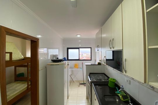 Cozinha de apartamento para alugar com 2 quartos, 65m² em Guilhermina, Praia Grande