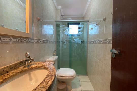 Banheiro Social de apartamento para alugar com 2 quartos, 65m² em Guilhermina, Praia Grande
