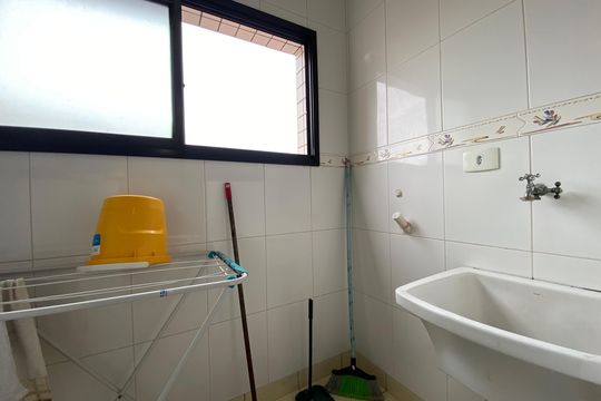 Área de Serviço de apartamento para alugar com 2 quartos, 65m² em Guilhermina, Praia Grande