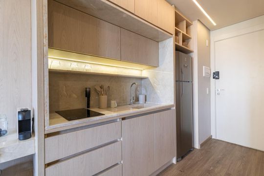 Cozinha  de apartamento para alugar com 1 quarto, 23m² em Campo Belo, São Paulo
