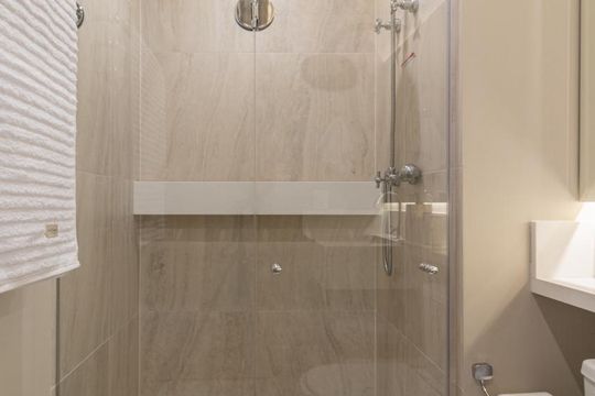 Banheiro de apartamento para alugar com 1 quarto, 23m² em Campo Belo, São Paulo