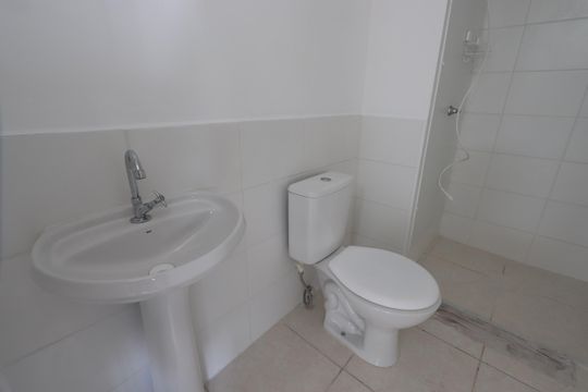 Banheiro Social de apartamento à venda com 2 quartos, 37m² em Conjunto Habitacional Teotonio Vilela, São Paulo