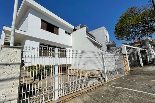 Fachada de casa à venda com 3 quartos, 243m² em Jaguaré, São Paulo