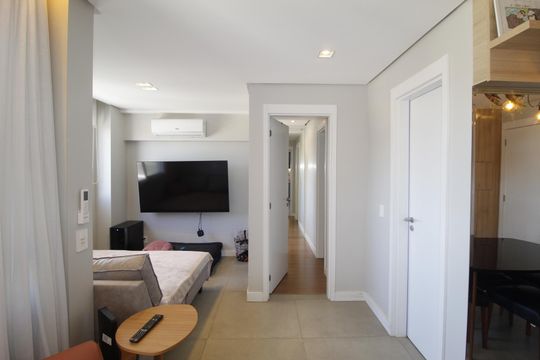 Sala de apartamento à venda com 1 quarto, 57m² em Passo da Areia, Porto Alegre