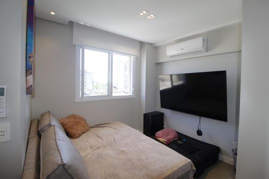 Sala de apartamento à venda com 1 quarto, 57m² em Passo da Areia, Porto Alegre