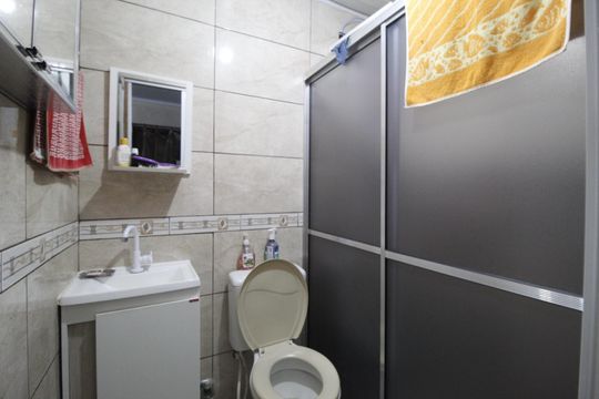 Banheiro de casa à venda com 2 quartos, 65m² em Santa Rosa de Lima, Porto Alegre
