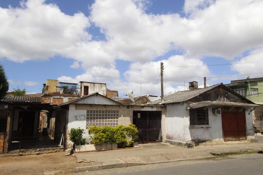 Fachada de casa à venda com 2 quartos, 65m² em Santa Rosa de Lima, Porto Alegre