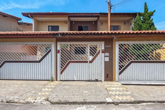 Fachada  de casa à venda com 3 quartos, 175m² em Vila Cruz das Almas, São Paulo