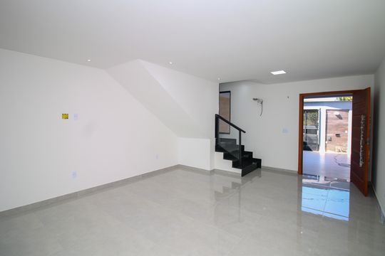 Casa à venda com 4 quartos, 320m² em Jardim Guanabara, Rio de Janeiro