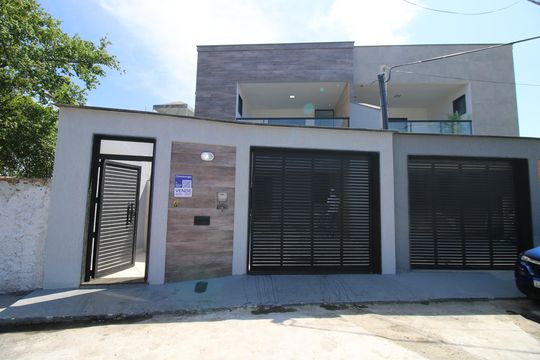 Fachada de casa à venda com 4 quartos, 320m² em Jardim Guanabara, Rio de Janeiro