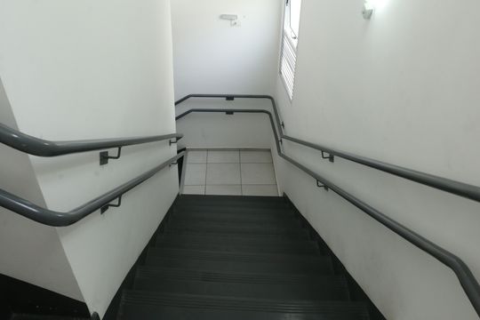 Escada de apartamento para alugar com 2 quartos, 48m² em Jardim Alvorada, Nova Iguaçu