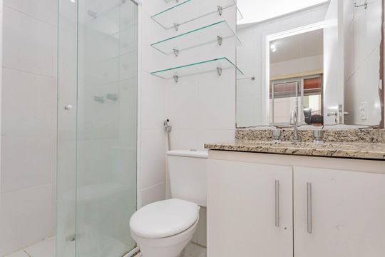 Banheiro de kitnet/studio à venda com 1 quarto, 32m² em Aclimação, São Paulo