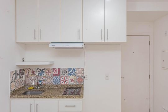 Cozinha de kitnet/studio à venda com 1 quarto, 32m² em Aclimação, São Paulo