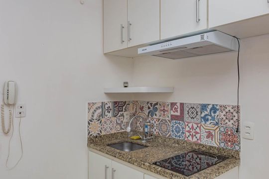 Cozinha de kitnet/studio à venda com 1 quarto, 32m² em Aclimação, São Paulo