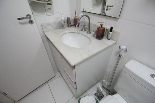 Banheiro social de apartamento à venda com 2 quartos, 64m² em Jacarepaguá, Rio de Janeiro