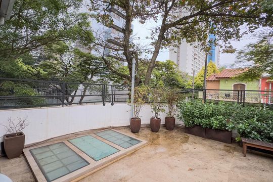 Sacada de casa à venda com 3 quartos, 220m² em Cidade Monções, São Paulo