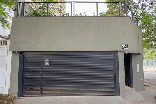 Fachada de casa à venda com 3 quartos, 220m² em Cidade Monções, São Paulo