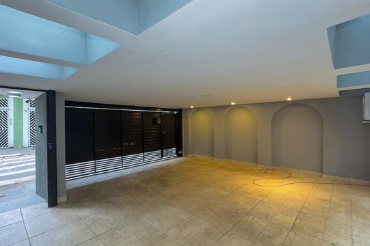 Garagem de casa à venda com 3 quartos, 220m² em Cidade Monções, São Paulo