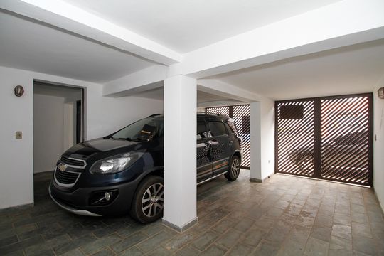 Garagem (2 Vagas) de casa à venda com 3 quartos, 160m² em Alto de Pinheiros, São Paulo