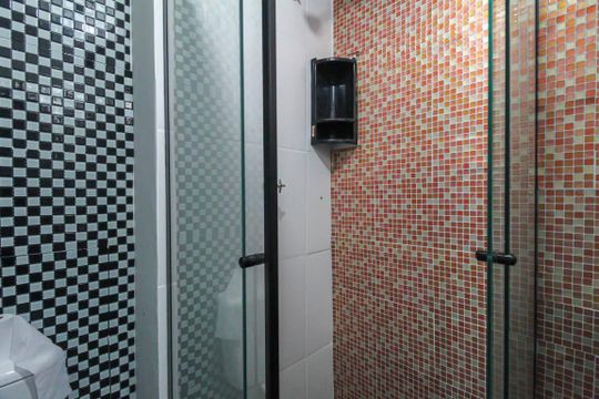 Banheiro de kitnet/studio à venda com 1 quarto, 20m² em Vila Santa Clara, São Paulo