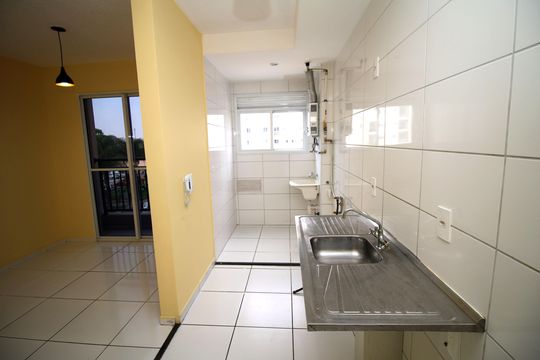 Cozinha de apartamento para alugar com 2 quartos, 45m² em Irajá, Rio de Janeiro