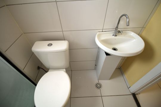 Banheiro de apartamento para alugar com 2 quartos, 45m² em Irajá, Rio de Janeiro
