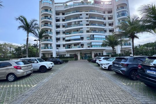 Fachada de apartamento à venda com 3 quartos, 240m² em Recreio dos Bandeirantes, Rio de Janeiro