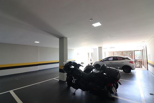 Garagem de casa de condomínio à venda com 3 quartos, 106m² em Nova Petrópolis, São Bernardo do Campo