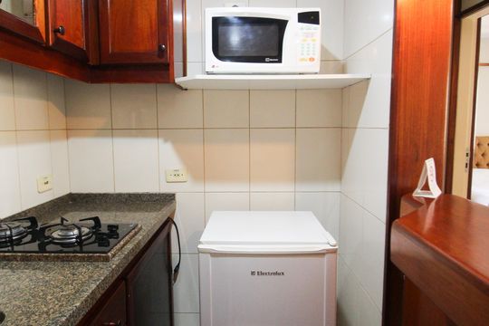 Cozinha de apartamento para alugar com 1 quarto, 39m² em Itaim Bibi, São Paulo
