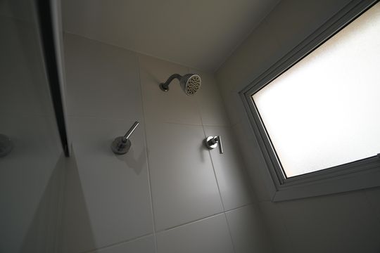 Banheiro Suíte 2 de apartamento à venda com 3 quartos, 137m² em Loteamento Alphaville Campinas, Campinas