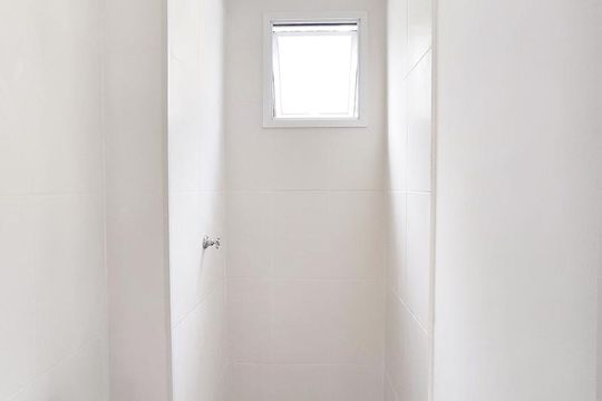 Banheiro de apartamento à venda com 3 quartos, 58m² em Santos Dumont, São Leopoldo