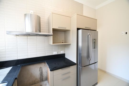 Cozinha de casa de condomínio à venda com 2 quartos, 156m² em Chácara Bela Vista, Campinas