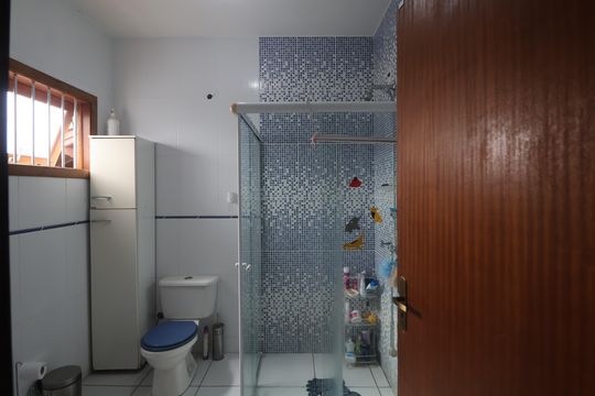 Banheiro de casa à venda com 5 quartos, 350m² em Nossa Senhora das Gracas, Canoas