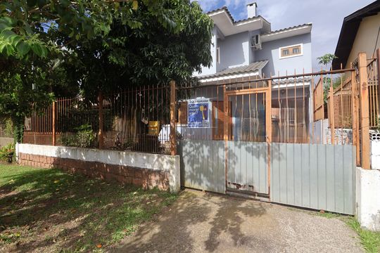 Fachada de casa à venda com 5 quartos, 350m² em Nossa Senhora das Gracas, Canoas