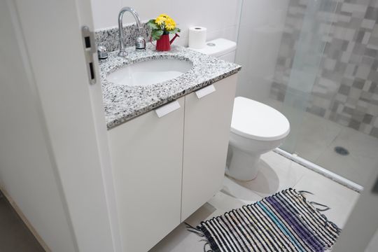 Banheiro da Suíte 1 de apartamento à venda com 2 quartos, 60m² em Vila Bertioga, São Paulo