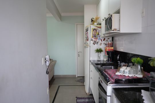 Cozinha de apartamento à venda com 2 quartos, 60m² em Vila Bertioga, São Paulo