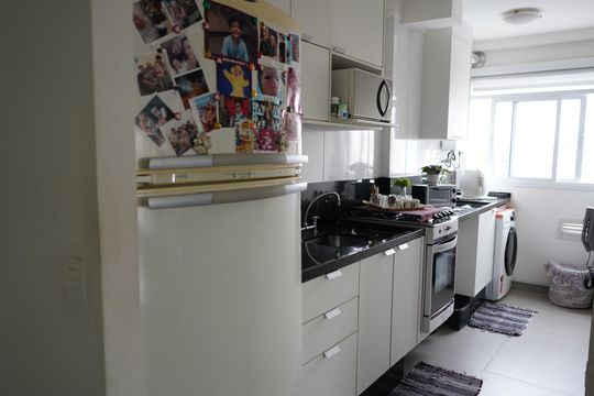 Cozinha de apartamento à venda com 2 quartos, 60m² em Vila Bertioga, São Paulo