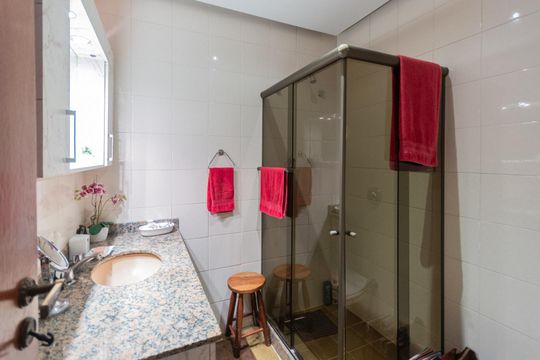 Banheiro Social de apartamento à venda com 3 quartos, 126m² em Grajaú, Rio de Janeiro
