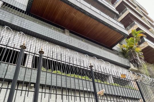 Fachada de apartamento à venda com 3 quartos, 126m² em Grajaú, Rio de Janeiro