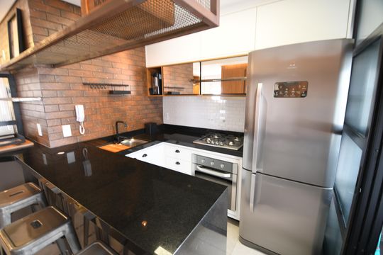 Cozinha de apartamento para alugar com 1 quarto, 50m² em Cambuí, Campinas