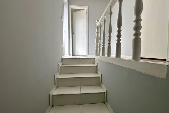 Escada de apartamento à venda com 3 quartos, 178m² em Leblon, Rio de Janeiro