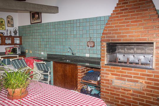 Churrasqueira de casa para alugar com 6 quartos, 690m² em Interlagos, São Paulo