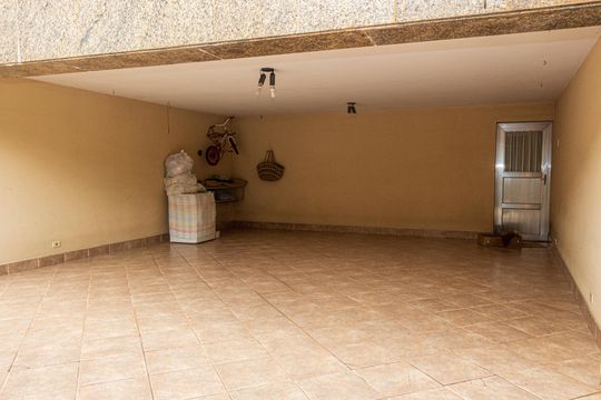 Garagem de casa para alugar com 6 quartos, 690m² em Interlagos, São Paulo